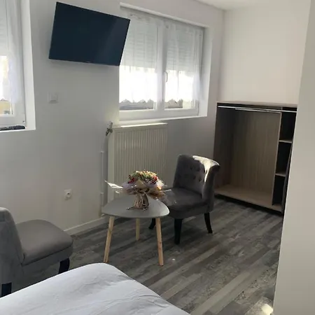 Le Longchamp فندق 4*