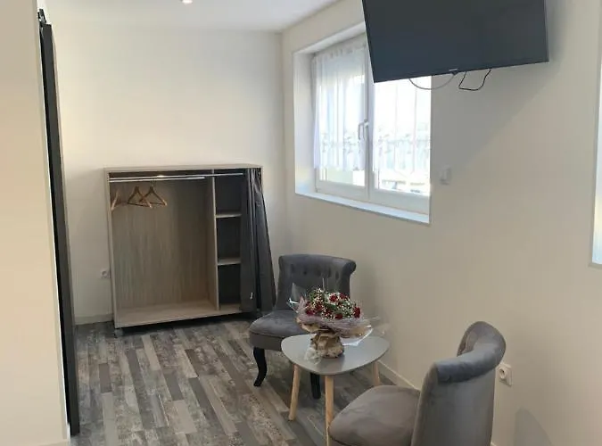 Le Longchamp Hotel 4*