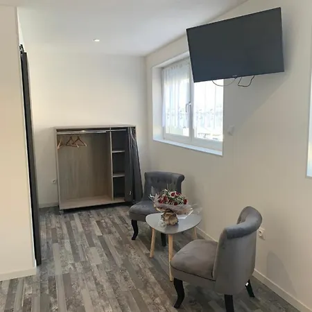 Le Longchamp Hotel 4*